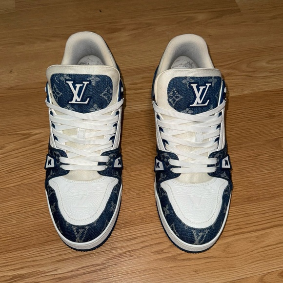 LV Trainer sneaker, size 9.5, blue and white - Picture 4 of 9